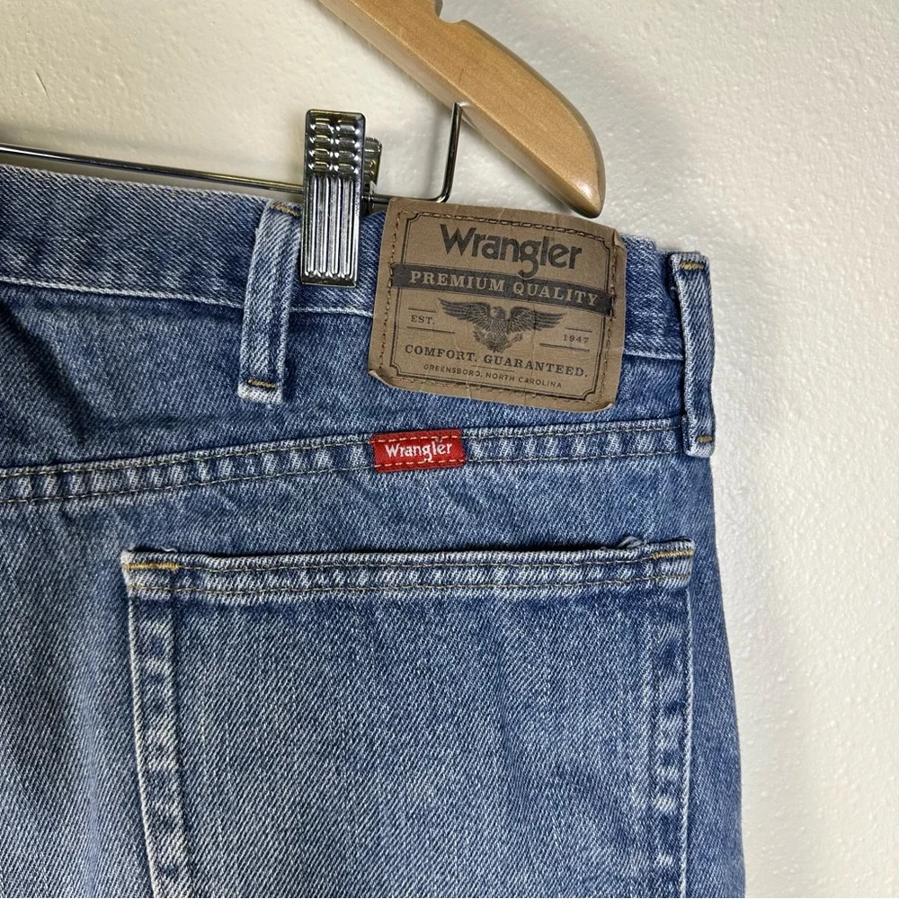 Vintage Y2K WRANGLER Men's 36 Regular Classic Blue Denim Men's Jean Shorts